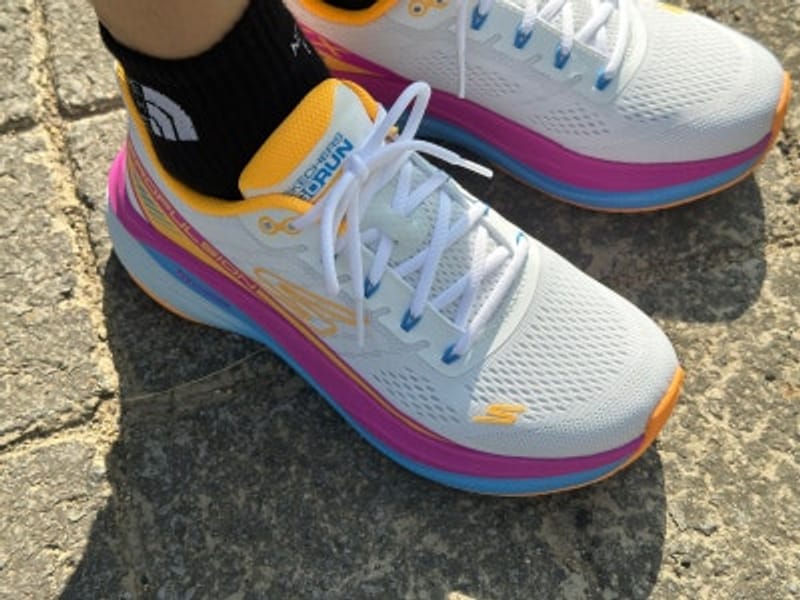 舒適跑步的最佳選擇：Skechers Max Cushioning Propulsion 慢跑鞋推薦
