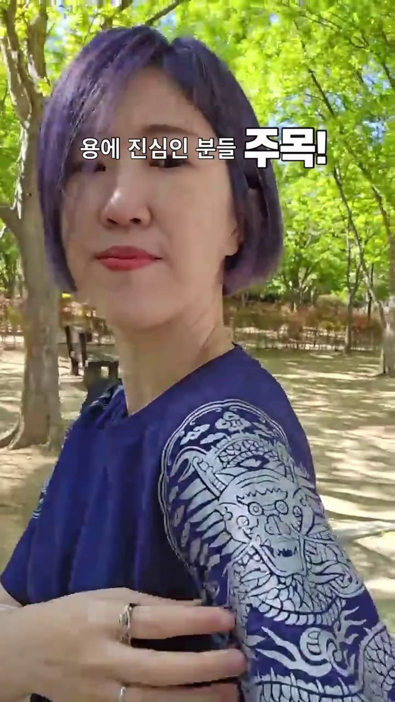 Lancio delle T-shirt con drago in blu navy e kaki! Evento: omaggio di un ornamento a forma di drago del valore di 50.000 won per acquisti superiori a 200.000 won