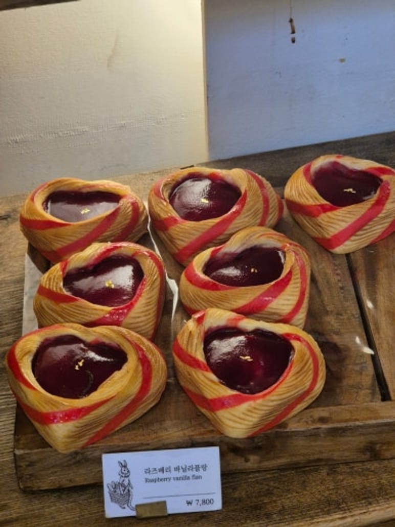 Apgujeong'da Kurdele Ekmekli Panier de Mmooni Rodeo Sokağı Cafe